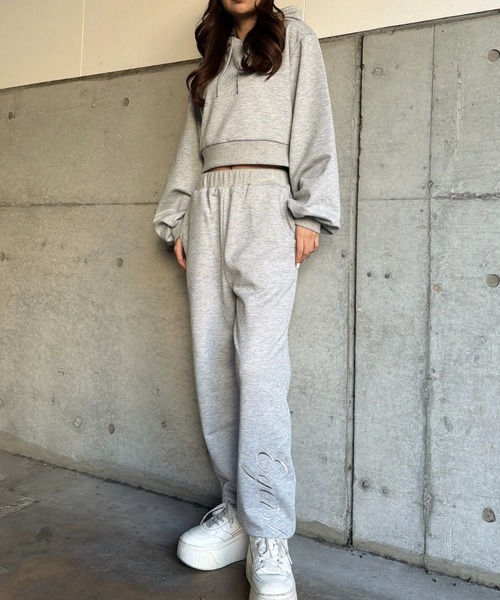 EGOIST(エゴイスト)の「フードロゴラメ裏毛トップス(スウェット・レディース・ライトグレー/ブラック・FREE)」の12枚目の写真