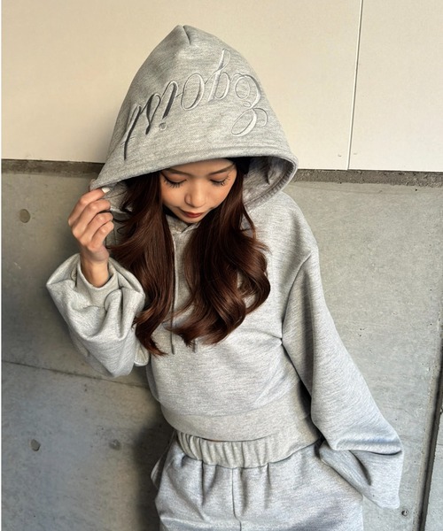 EGOIST(エゴイスト)の「フードロゴラメ裏毛トップス(スウェット・レディース・ライトグレー/ブラック・FREE)」の6枚目の写真