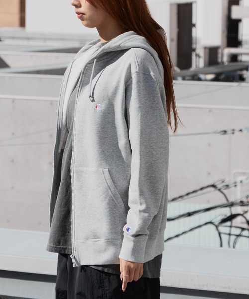 Champion（チャンピオン）の「Champion/チャンピオン ジップフーデッド スウェットシャツ 2026年春夏（パーカー・メンズ・グレー/オートミール/ブラック/ネイビー・M/L/XL）」の2枚目の写真