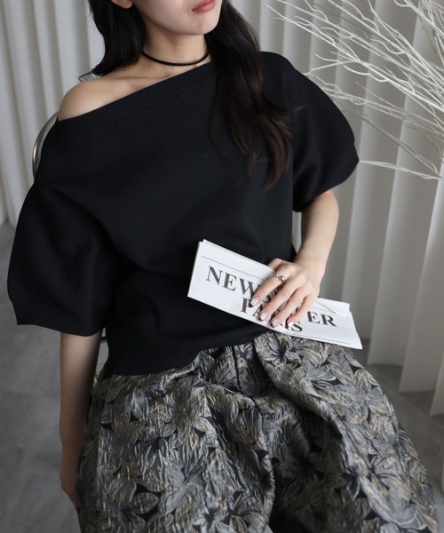 YENNA（イェンナ）の「【 2026 SS 新作 】ランタンスリーブボートネックニット/オフショルニット（ニット/セーター・レディース・ブラウン/アイボリー/ブラック/グレイッシュベージュ・FREE）」の17枚目の写真