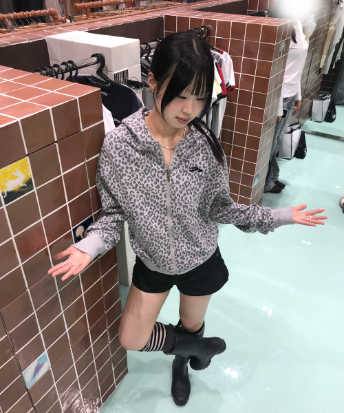 TANSANMAGNESIUM(タンサン マグネシウム)の「アイレットフードジップアップ(レオパードグレー)(パーカー・レディース・その他・MEDIUM/LARGE)」の1枚目の写真