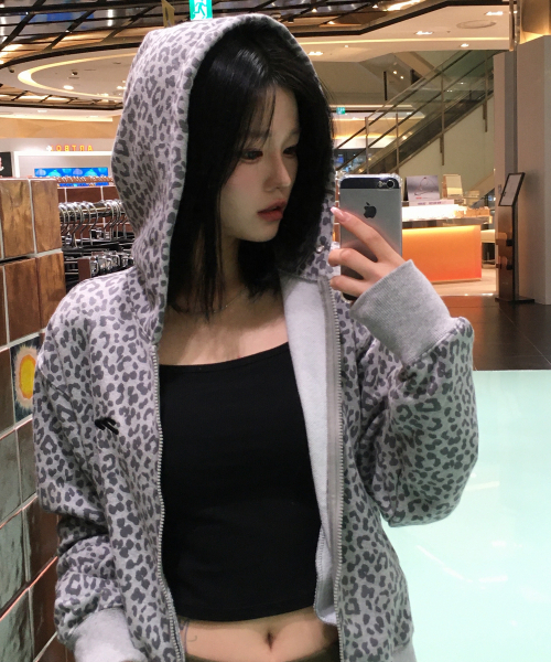 TANSANMAGNESIUM(タンサン マグネシウム)の「アイレットフードジップアップ(レオパードグレー)(パーカー・レディース・その他・MEDIUM/LARGE)」の2枚目の写真