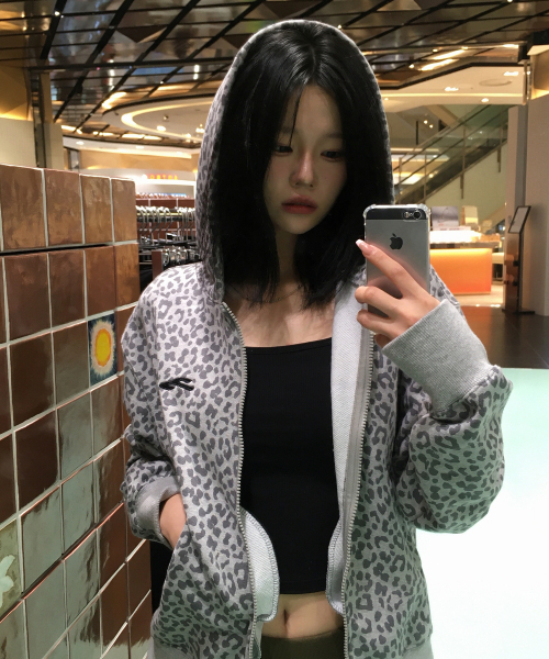 TANSANMAGNESIUM(タンサン マグネシウム)の「アイレットフードジップアップ(レオパードグレー)(パーカー・レディース・その他・MEDIUM/LARGE)」の3枚目の写真