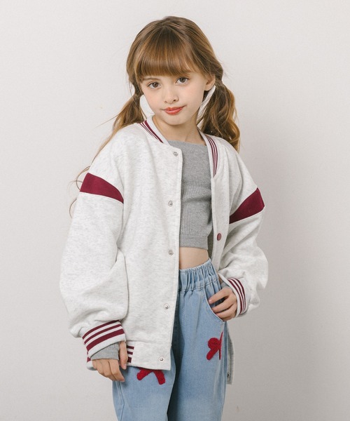 URBAN CHERRY(アーバンチェリー)の「フロントリボンデザインオーバーサイズブルゾン(ブルゾン・キッズ・グレー/ブラック・140cm/120cm/150cm/130cm/110cm)」の2枚目の写真