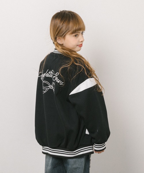 URBAN CHERRY(アーバンチェリー)の「フロントリボンデザインオーバーサイズブルゾン(ブルゾン・キッズ・グレー/ブラック・140cm/120cm/150cm/130cm/110cm)」の1枚目の写真