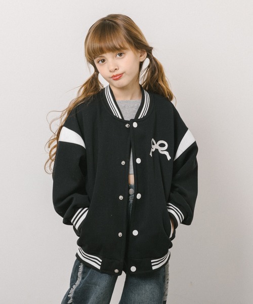 URBAN CHERRY(アーバンチェリー)の「フロントリボンデザインオーバーサイズブルゾン(ブルゾン・キッズ・グレー/ブラック・140cm/120cm/150cm/130cm/110cm)」の8枚目の写真