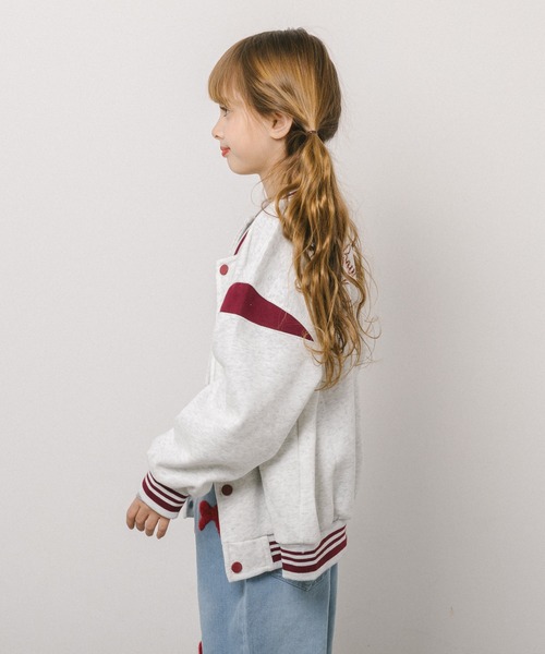 URBAN CHERRY(アーバンチェリー)の「フロントリボンデザインオーバーサイズブルゾン(ブルゾン・キッズ・グレー/ブラック・140cm/120cm/150cm/130cm/110cm)」の3枚目の写真