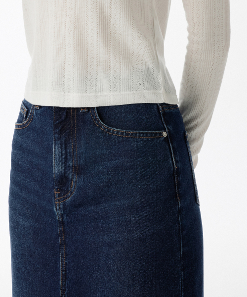 MUSINSA STANDARD WOMAN（ムシンサスタンダードウーマン）の「ウィメンズ フロントスリットデニムロングスカート [ダークブルー]（スカート・レディース・その他・SMALL/MEDIUM/LARGE/X-SMALL）」の5枚目の写真