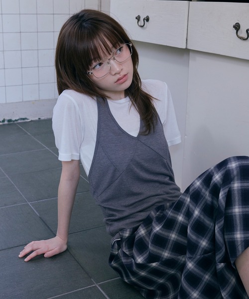 Unblend（アンブレンド）の「【Unblend】2セット レイヤード シアー ホルターネックタンクトップ/シアー半袖Tシャツ（Tシャツ/カットソー・レディース・チャコール/杢グレー/オフホワイト/ブラック/ライトブルー・FREE）」の17枚目の写真