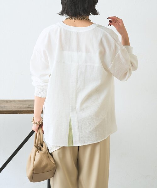 Jena espace merveilleux（ジェナ　エスパスメルヴェイユ）の「【抜け感つくるスキッパー】スリット配色スキッパーシャツ（シャツ/ブラウス・レディース・オフホワイト/ネイビー/グリーン・FREE）」の13枚目の写真