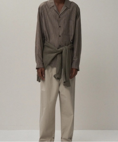 ATON（エイトン）の「ATON (エイトン)LIGHT TC GABARDINE | WASHED WIDE PANTS（その他パンツ・メンズ・ベージュ/ブラック・6/4）」の4枚目の写真