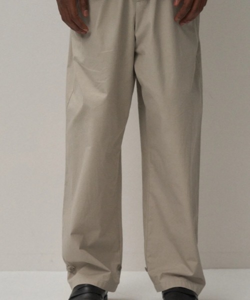 ATON（エイトン）の「ATON (エイトン)LIGHT TC GABARDINE | WASHED WIDE PANTS（その他パンツ・メンズ・ベージュ/ブラック・6/4）」の6枚目の写真