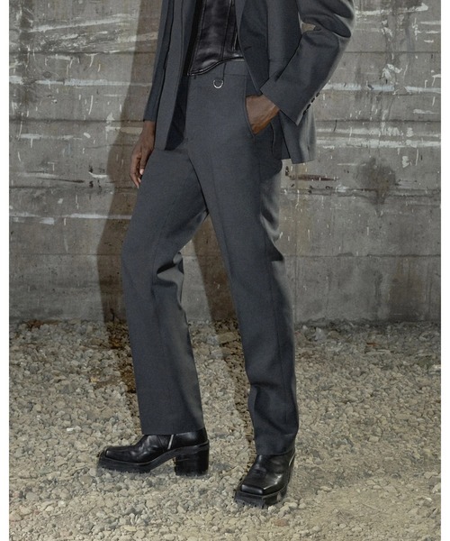 JOHN LAWRENCE SULLIVAN(ジョンローレンスサリバン)の「JOHN LAWRENCE SULLIVAN WOOL DOBBY SIDE STRAP TROUSERS (2A003-0126-08)(その他アウター・メンズ・ブラウン/グレー・46/48)」の2枚目の写真