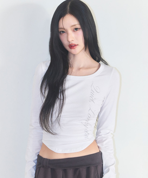 ILLIGO(イリゴ)の「レタリングスリムシャーリングロングスリーブホワイト(Tシャツ/カットソー・レディース・その他・SMALL/MEDIUM)」の2枚目の写真