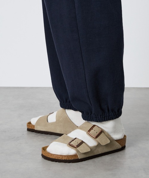 BIRKENSTOCK（ビルケンシュトック）の「[BIRKENSTOCK/ビルケンシュトック] ARIZONA アリゾナ スエードレザー サンダル（サンダル・メンズ・ブラック/ベージュ・26/26.5/27）」の2枚目の写真