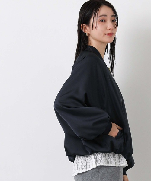 Gready Brilliant(グレディブリリアン)の「サテンバルーンヘムブルゾン(ブルゾン・レディース・ネイビー/グレイッシュベージュ・38)」の13枚目の写真