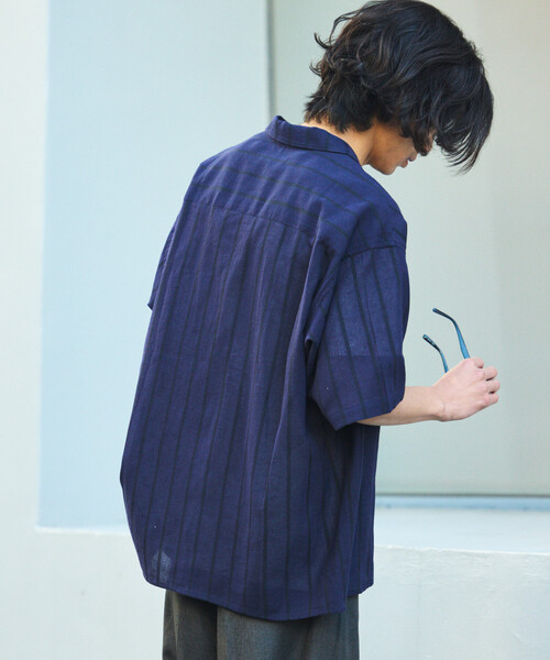 FREAK'S STORE(フリークスストア)の「限定展開 Relax Fit リラックスフィット シャドーストライプ オープンカラー シャツ(シャツ/ブラウス・メンズ・チャコールグレー/ブラック/ブラウン/ネイビー・SMALL/MEDIUM/LARGE)」の6枚目の写真