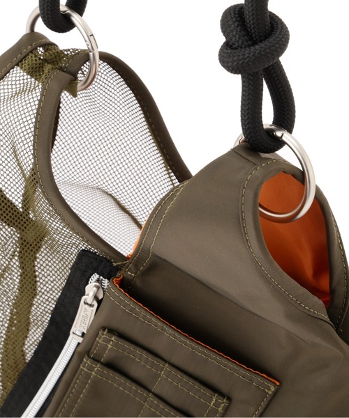 AVIREX（アヴィレックス）の「《直営店限定》MINI MESH TRIANGLE BAG（ショルダーバッグ・レディース・カモフラージュ/オリーブ/ブラック・F）」の11枚目の写真