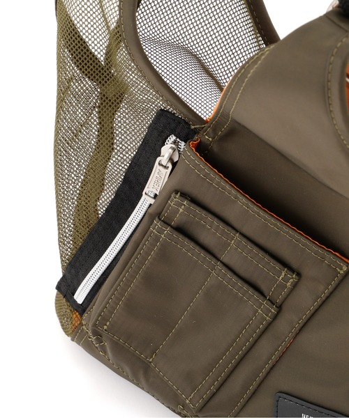 AVIREX（アヴィレックス）の「《直営店限定》MINI MESH TRIANGLE BAG（ショルダーバッグ・レディース・カモフラージュ/オリーブ/ブラック・F）」の13枚目の写真