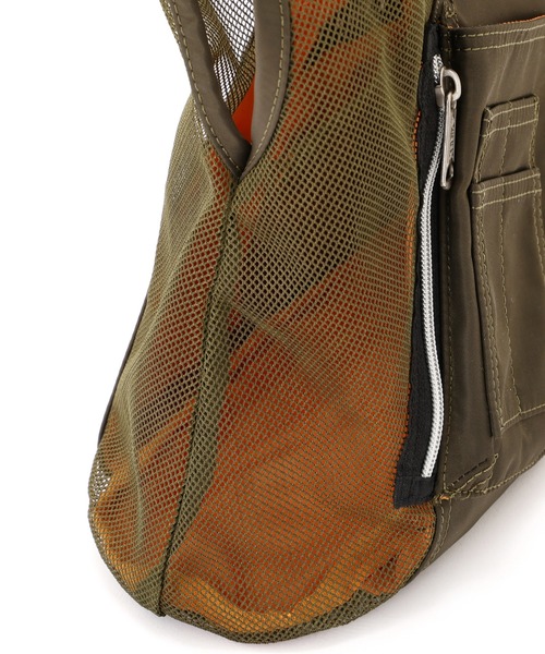 AVIREX（アヴィレックス）の「《直営店限定》MINI MESH TRIANGLE BAG（ショルダーバッグ・レディース・カモフラージュ/オリーブ/ブラック・F）」の15枚目の写真