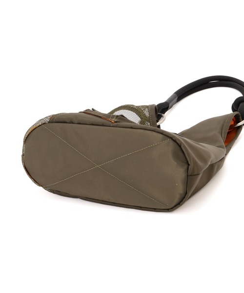 AVIREX（アヴィレックス）の「《直営店限定》MINI MESH TRIANGLE BAG（ショルダーバッグ・レディース・カモフラージュ/オリーブ/ブラック・F）」の16枚目の写真