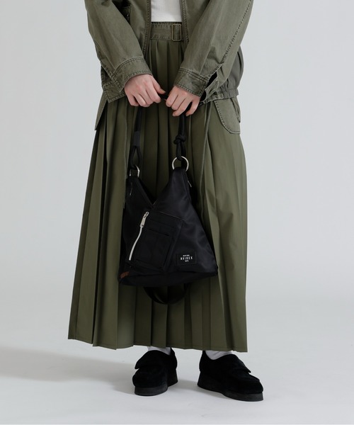 AVIREX（アヴィレックス）の「《直営店限定》MINI MESH TRIANGLE BAG（ショルダーバッグ・レディース・カモフラージュ/オリーブ/ブラック・F）」の20枚目の写真