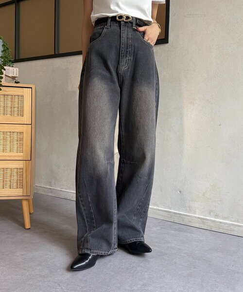 Thevon(ゼボン)の「オーバーダイカーブデニムパンツ(デニムパンツ・レディース・ベージュ/ブラック/ブルー・M/S)」の4枚目の写真