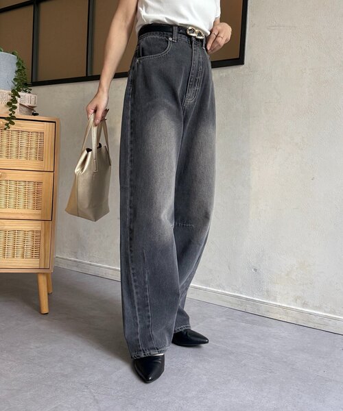 Thevon(ゼボン)の「オーバーダイカーブデニムパンツ(デニムパンツ・レディース・ベージュ/ブラック/ブルー・M/S)」の7枚目の写真
