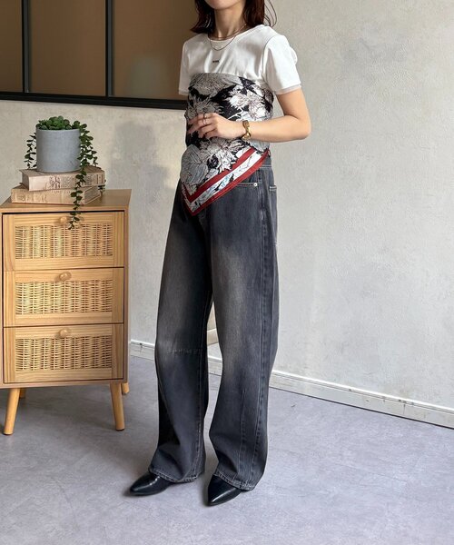 Thevon(ゼボン)の「オーバーダイカーブデニムパンツ(デニムパンツ・レディース・ベージュ/ブラック/ブルー・M/S)」の9枚目の写真