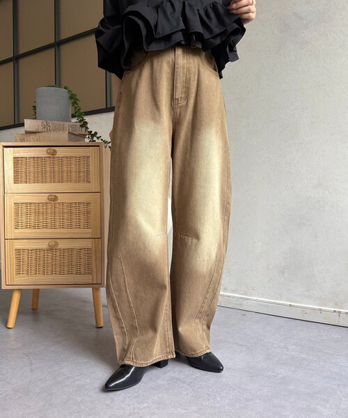 Thevon(ゼボン)の「オーバーダイカーブデニムパンツ(デニムパンツ・レディース・ベージュ/ブラック/ブルー・M/S)」の12枚目の写真