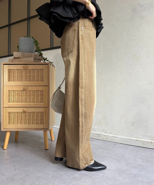 Thevon(ゼボン)の「オーバーダイカーブデニムパンツ(デニムパンツ・レディース・ベージュ/ブラック/ブルー・M/S)」の14枚目の写真