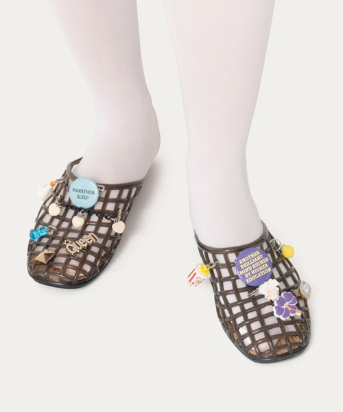 HEY!MrsROSE(ヘイミセスローズ)の「HEY! Mrs ROSE(ヘイ!ミセスローズ)Custom charm Sandals(サンダル・レディース・ブラック/レッド/クリア・M/L)」の5枚目の写真