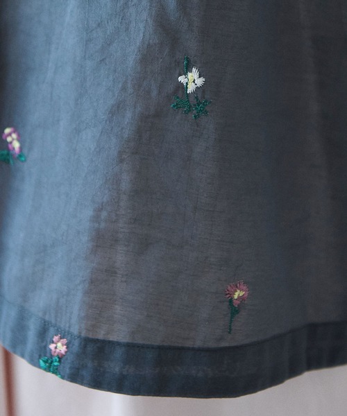 yuni（ユニ　）の「Cotton/Nylon sheer floral刺繍half sleeves シャツ（シャツ/ブラウス・レディース・グレー・FREE）」の17枚目の写真