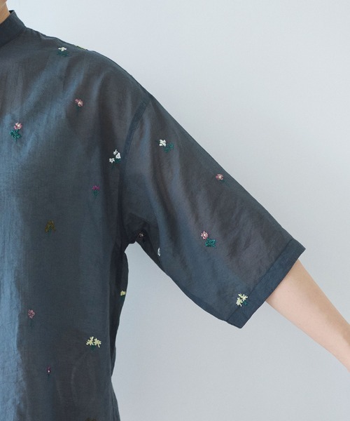 yuni（ユニ　）の「Cotton/Nylon sheer floral刺繍half sleeves シャツ（シャツ/ブラウス・レディース・グレー・FREE）」の14枚目の写真