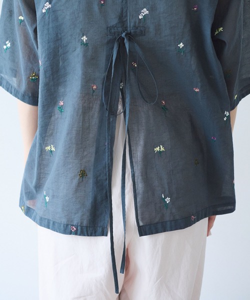 yuni（ユニ　）の「Cotton/Nylon sheer floral刺繍half sleeves シャツ（シャツ/ブラウス・レディース・グレー・FREE）」の19枚目の写真