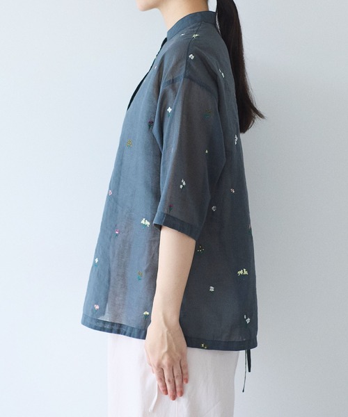 yuni（ユニ　）の「Cotton/Nylon sheer floral刺繍half sleeves シャツ（シャツ/ブラウス・レディース・グレー・FREE）」の10枚目の写真