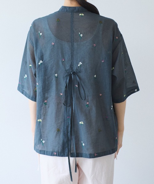 yuni（ユニ　）の「Cotton/Nylon sheer floral刺繍half sleeves シャツ（シャツ/ブラウス・レディース・グレー・FREE）」の11枚目の写真