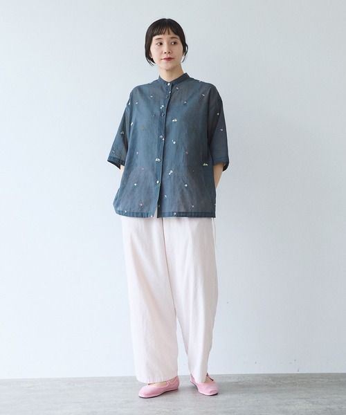yuni（ユニ　）の「Cotton/Nylon sheer floral刺繍half sleeves シャツ（シャツ/ブラウス・レディース・グレー・FREE）」の2枚目の写真