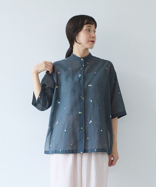 yuni（ユニ　）の「Cotton/Nylon sheer floral刺繍half sleeves シャツ（シャツ/ブラウス・レディース・グレー・FREE）」の6枚目の写真