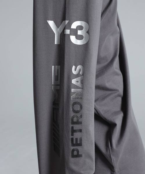 Y-3(ワイスリー)の「Y-3 MERCEDES - AMG PETRONAS FORMULA 1 TEAM CHAOS LOGO LONG SLEEVE TEE(Tシャツ/カットソー・メンズ・グレー・X-SMALL/SMALL/MEDIUM/LARGE/X-LARGE/XX-SMALL)」の8枚目の写真