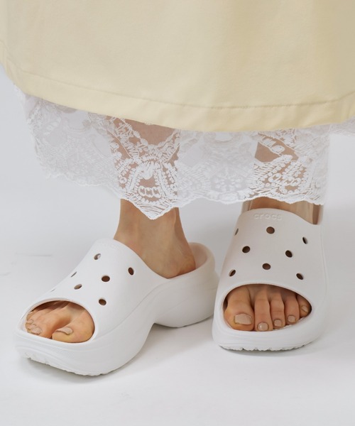 crocs（クロックス）の「クロックス crocs Bae Slide Whi（サンダル・レディース・ホワイト・21.0cm/22.0cm/24.0cm/25.0cm/23.0cm）」の12枚目の写真