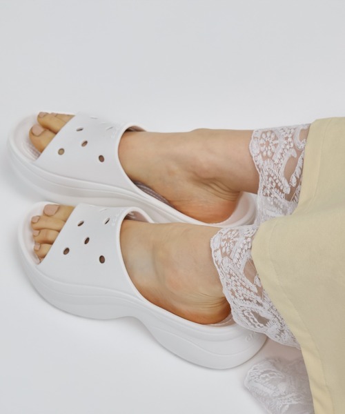 crocs（クロックス）の「クロックス crocs Bae Slide Whi（サンダル・レディース・ホワイト・21.0cm/22.0cm/24.0cm/25.0cm/23.0cm）」の11枚目の写真