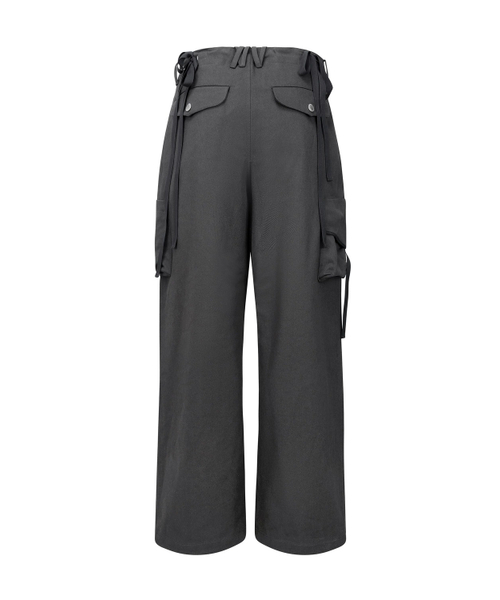 NACHE（ナチェ）の「STRAP WIDE CARGO PANTS (UNISEX) CHARCOAL（その他パンツ・レディース・その他・1/0）」の4枚目の写真