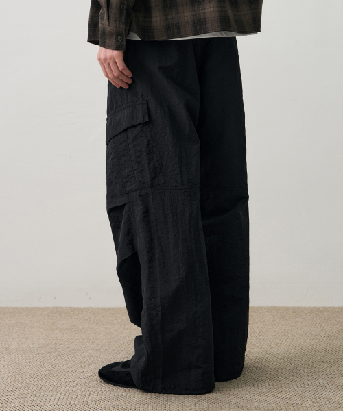 DRAW FIT（ドローフィット）の「オブリークナイロンカーゴパンツ[ブラック]（その他パンツ・メンズ・その他・M/L/XL）」の3枚目の写真