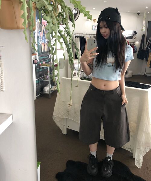 ITZAVIBE(イッザバイブ)の「CROSS POCKET BERMUDA PANTS - CHARCOAL(その他パンツ・レディース・その他・MEDIUM/LARGE)」の10枚目の写真