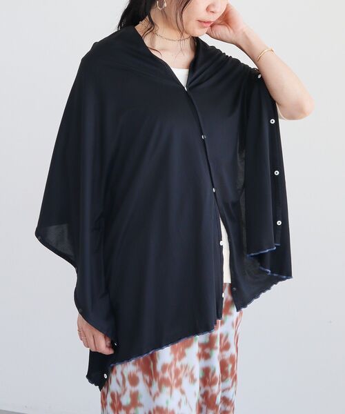 CRAFT STANDARD BOUTIQUE(クラフトスタンダードブティック)の「Wpc./ダブリュピーシー UVカット/接触冷感 3WAYショールカーディガン(カーディガン/ボレロ・レディース・ブラック/グレー/オフホワイト・FREE)」の2枚目の写真