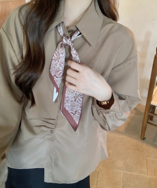 Kuroba(クロバ)の「スカーフ付きプリーツデザインシャツブラウス(シャツ/ブラウス・レディース・モカ/オフホワイト・FREE)」の15枚目の写真