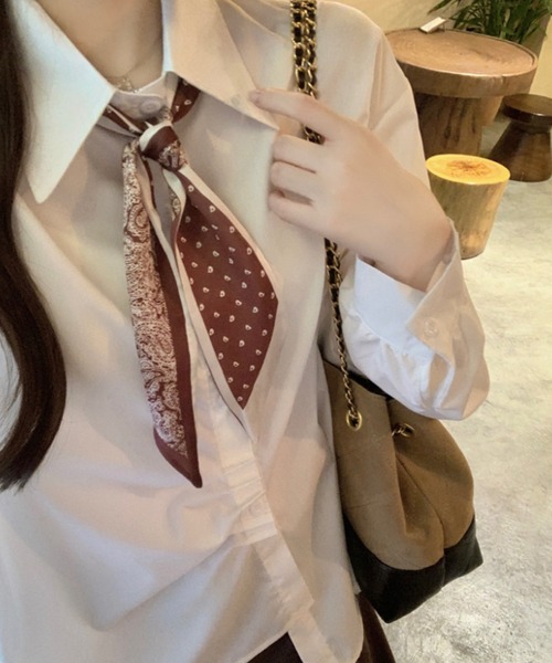 Kuroba(クロバ)の「スカーフ付きプリーツデザインシャツブラウス(シャツ/ブラウス・レディース・モカ/オフホワイト・FREE)」の6枚目の写真