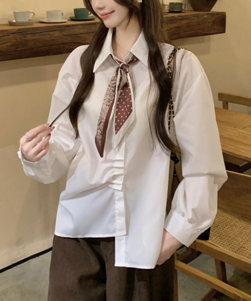 Kuroba(クロバ)の「スカーフ付きプリーツデザインシャツブラウス(シャツ/ブラウス・レディース・モカ/オフホワイト・FREE)」の5枚目の写真