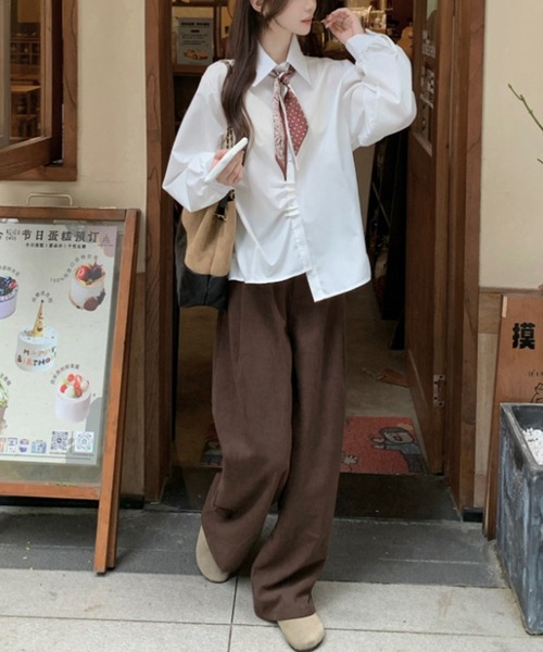 Kuroba(クロバ)の「スカーフ付きプリーツデザインシャツブラウス(シャツ/ブラウス・レディース・モカ/オフホワイト・FREE)」の7枚目の写真
